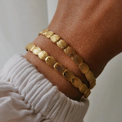 Elegant Gold Open Bracelet