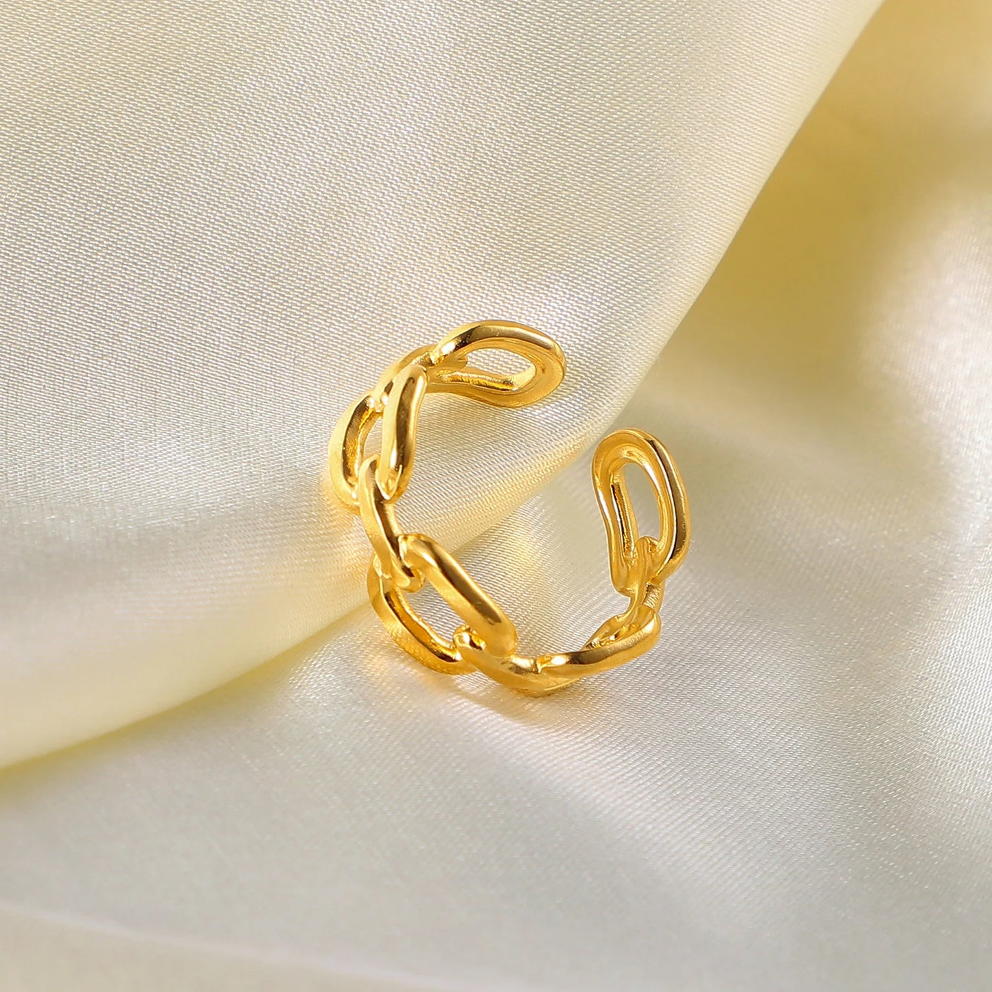 Elegant Twisted Link Rings