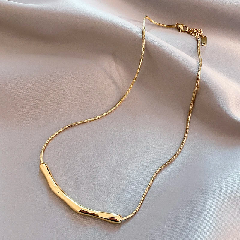 Elegant Gold Collarbone Chain