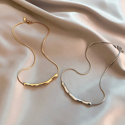 Elegant Gold Collarbone Chain