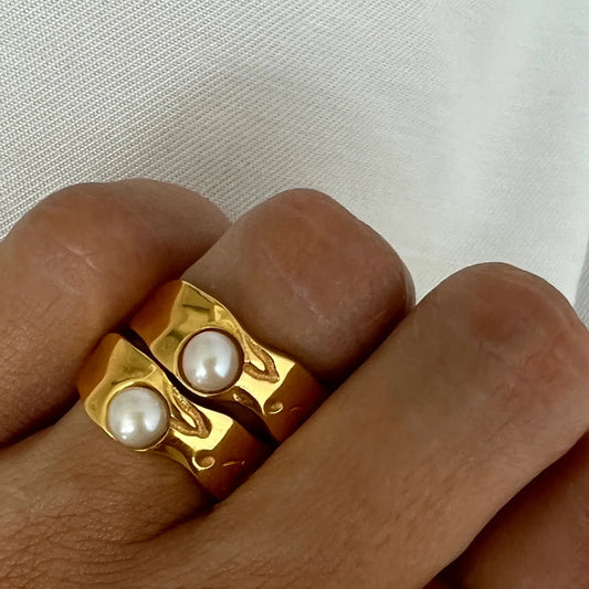 Vintage Pearl Elegance Ring