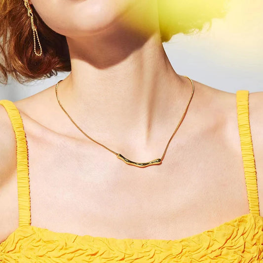 Elegant Gold Collarbone Chain